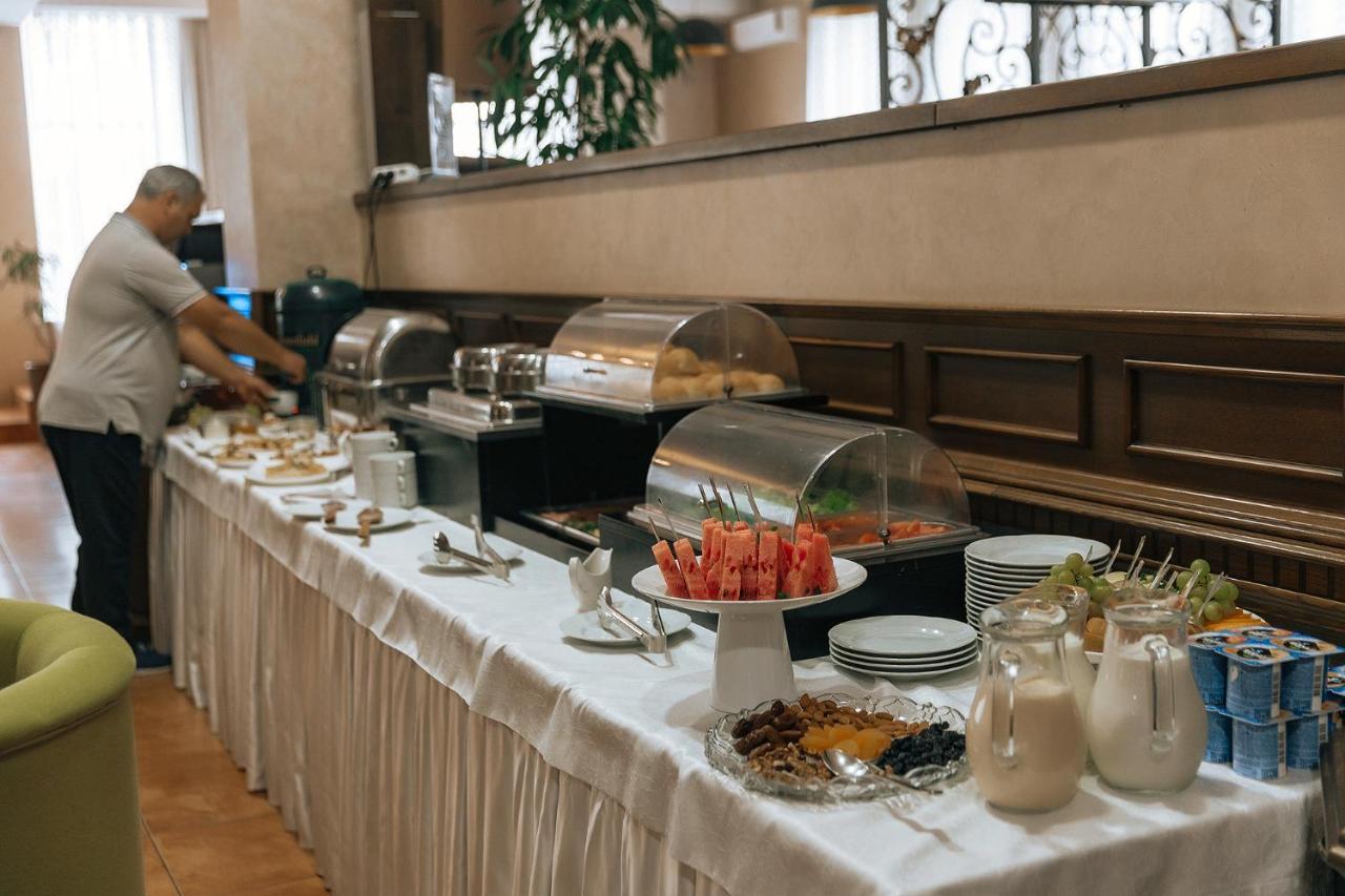 Medeu Hotel Kostanay Luaran gambar